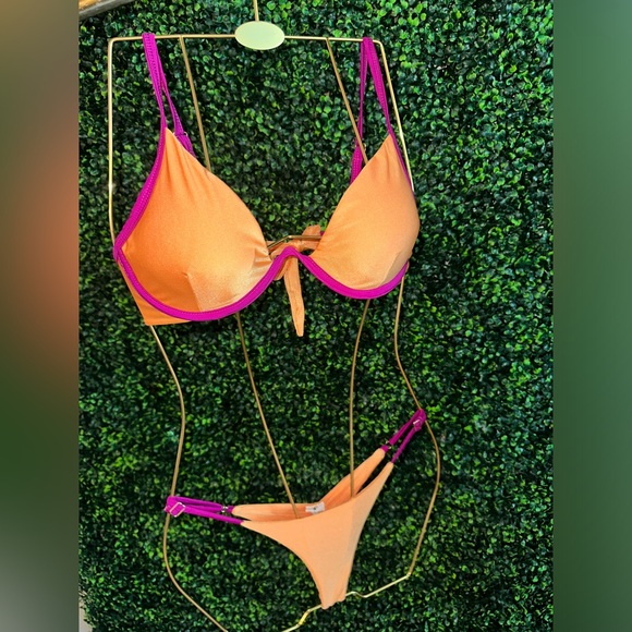 Meet your Posher, Jennifer - Picture 1 of 2